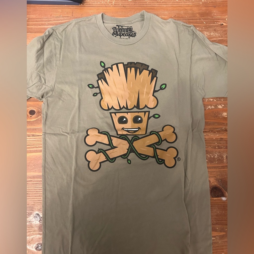 Johnny Cupcake baby groot tshirt medium